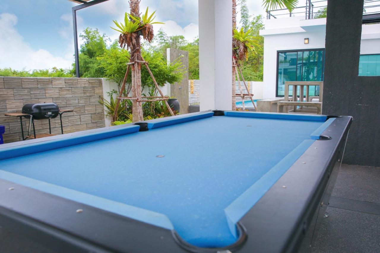 Spring Vintage Pool * HHQ
