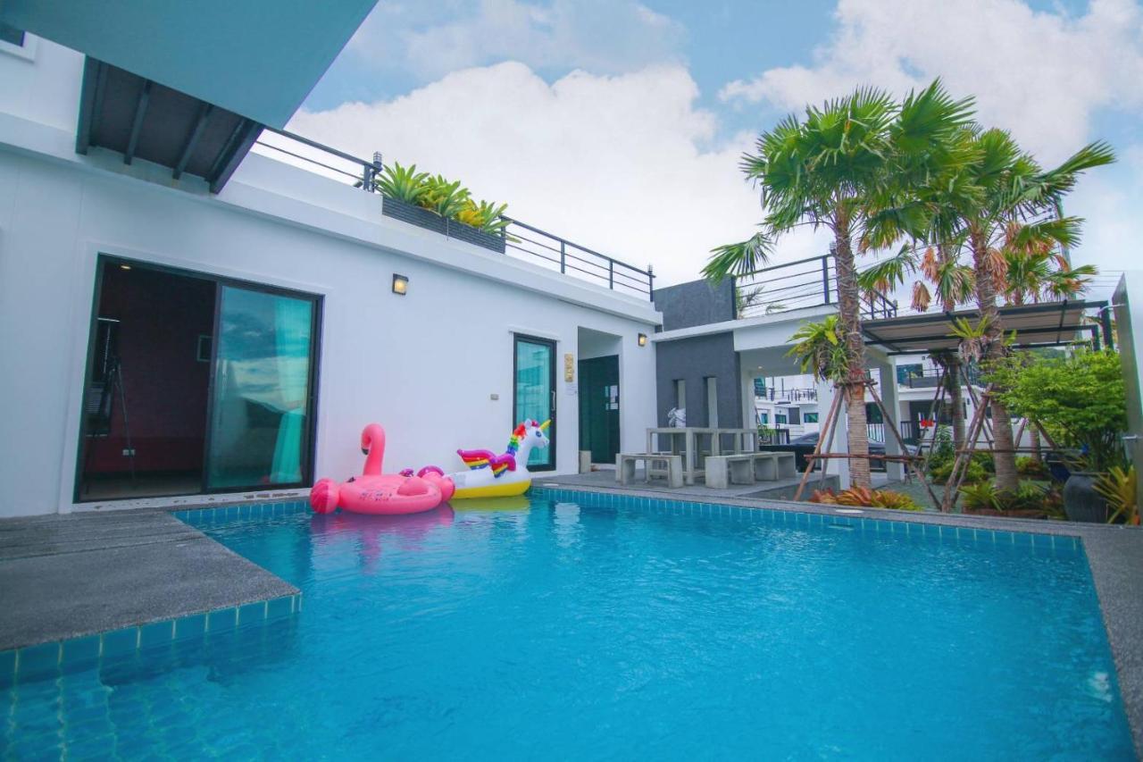 Spring Vintage Pool * HHQ